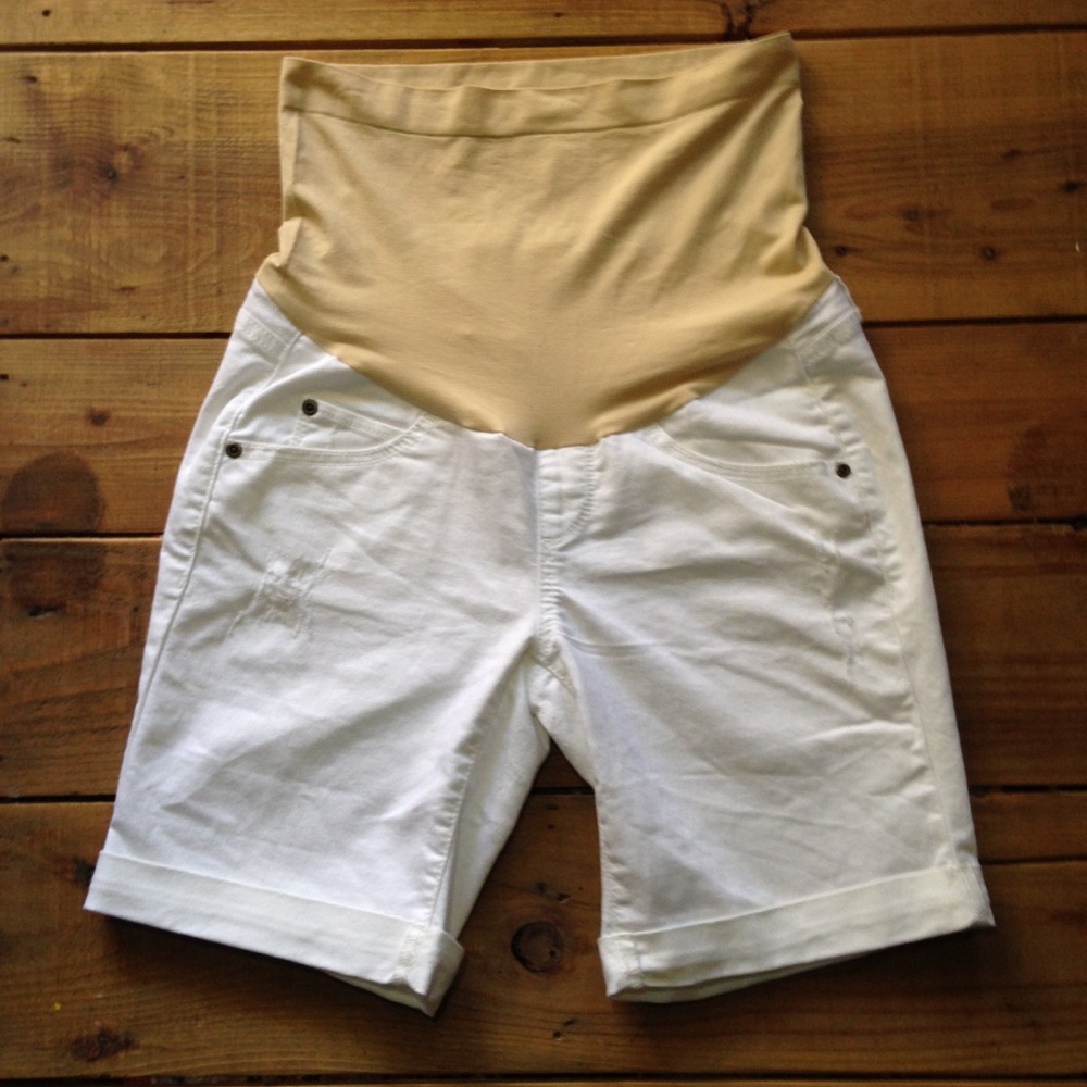 A:Glow White Maternity Bermuda Shorts Size 4 Tan